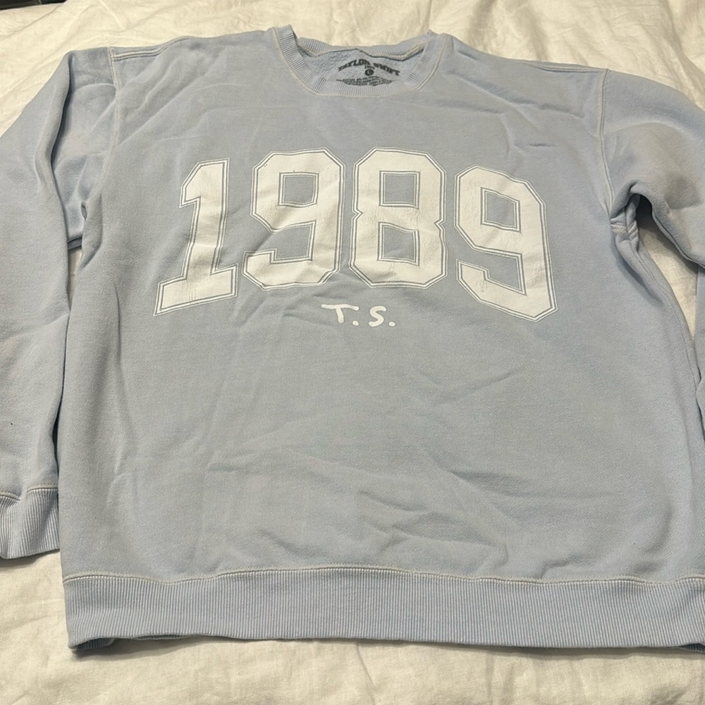 Taylor Swift 1989 sweatshirt